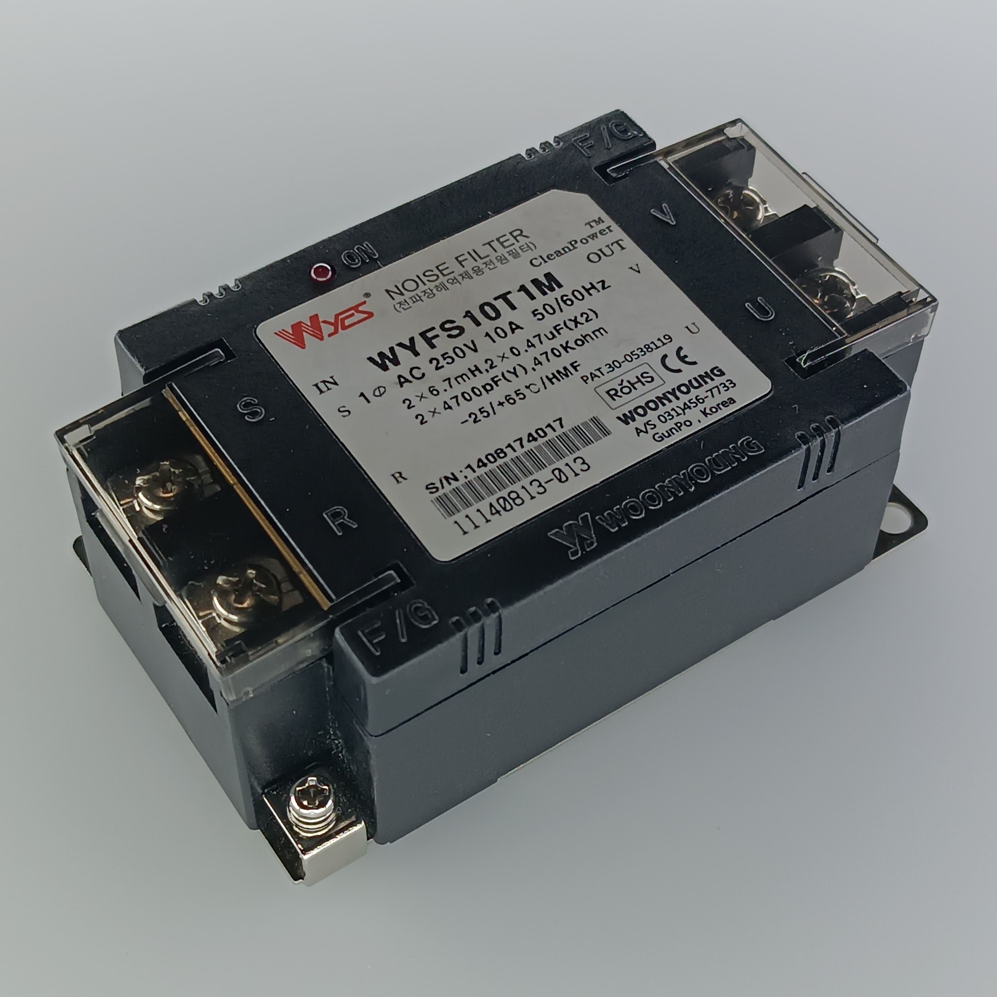 Wyes-noisefilter-250V10A-singlephase-WYFS10T1M.jpg نویز فیلتر تک فاز 10 آمپر 250 ولت برند WYES - تصویر 1