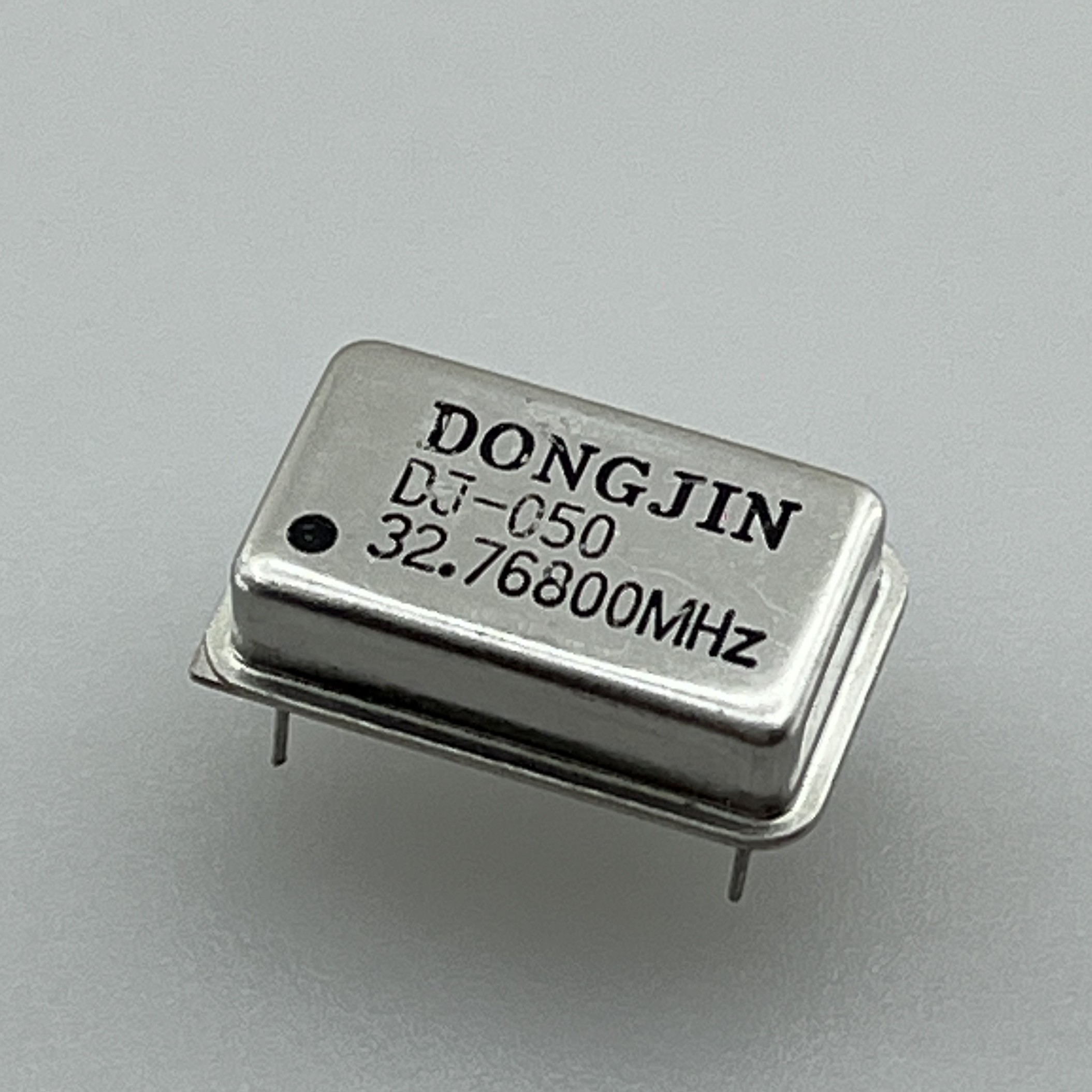 Crystal-32.76800MHz-DJ-050 اسیلاتور 32.768MHz پکیج DIP - تصویر 1
