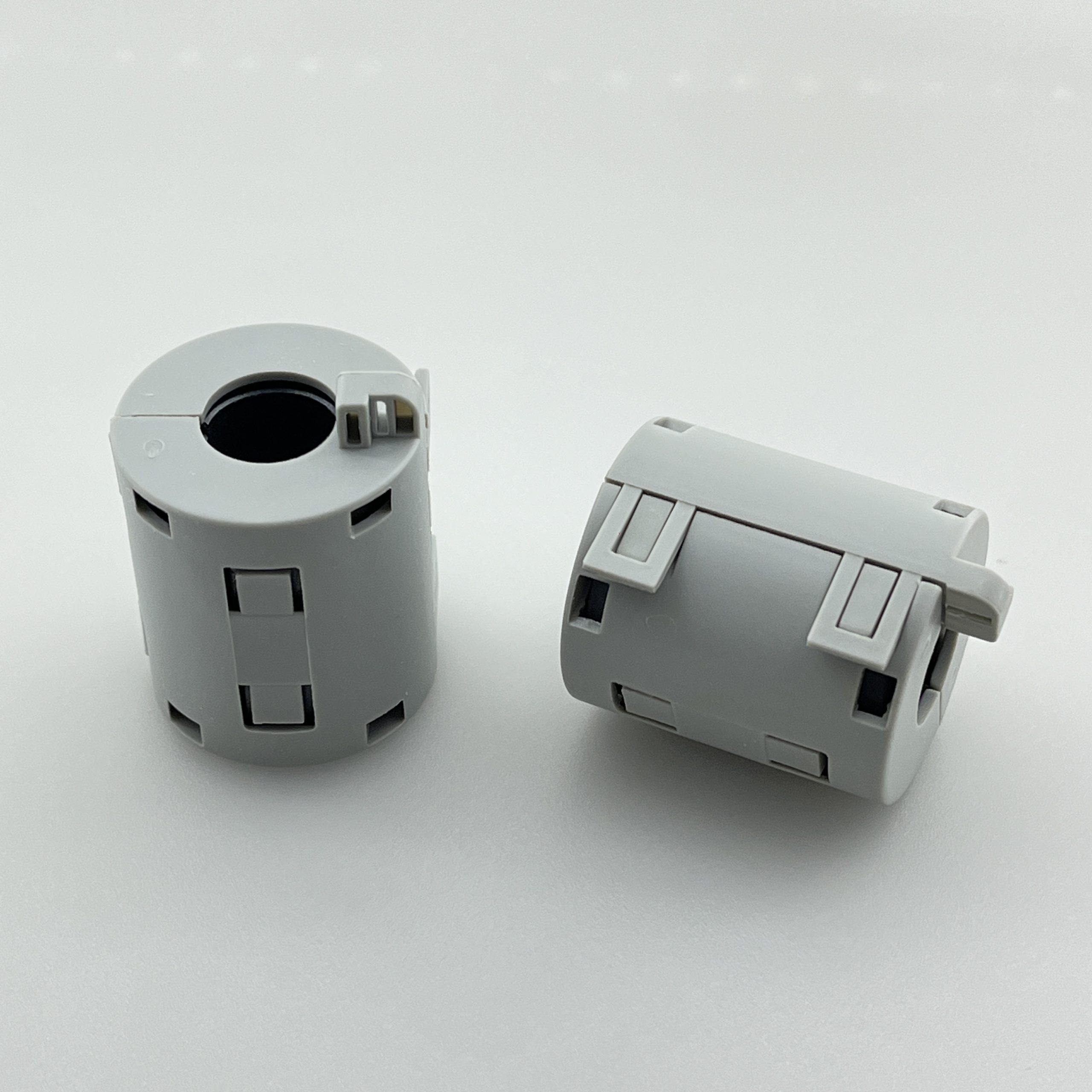 EMI-filter-Feelux-BNF_1330_gray نویز گیر کابل EMI با هسته Ferrite مدل BNF-1330 - تصویر 1