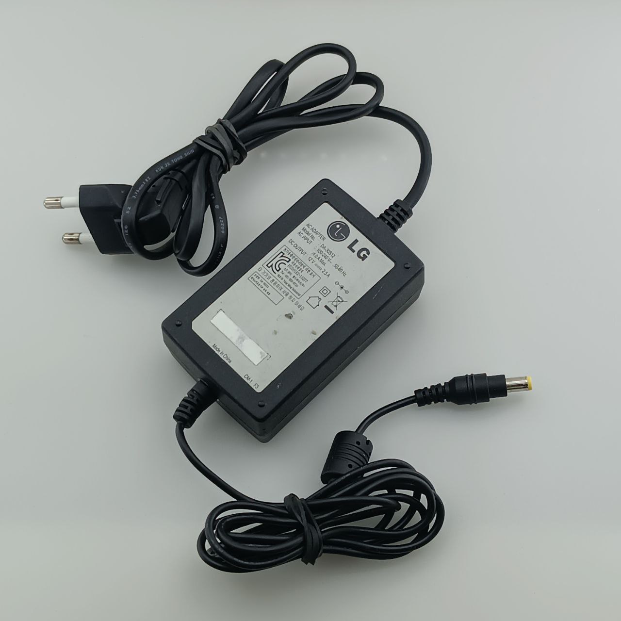 adapter12v-2.5A-code100-12.jpg آداپتور بین راهی 12 ولت 2.5 آمپر - تصویر 1