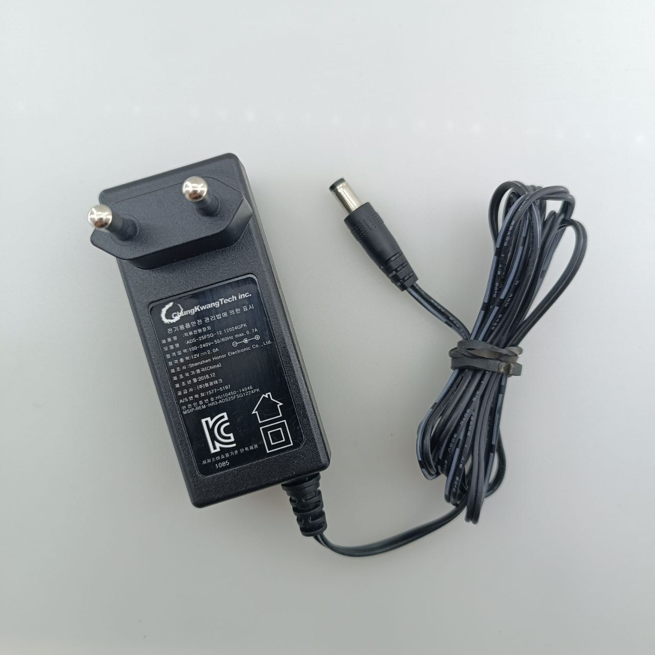 adapter12v-2A-code93.1-1.jpg آداپتور دیواری 12 ولت 2 آمپر - تصویر 1