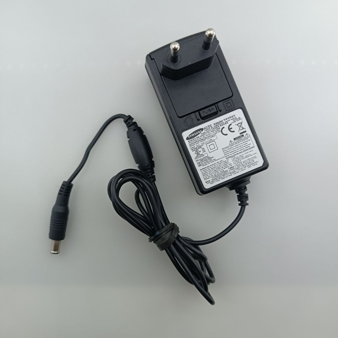 adapter14v-1.876A-code95-1.jpg آداپتور مانیتور دیواری 14 ولت 1.786 آمپر SAMSUNG - تصویر 1