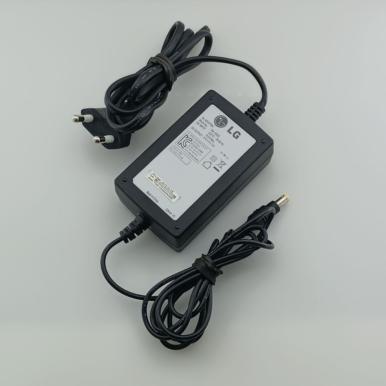 adapter5v-3A-code99-12.jpg آداپتور بین راهی 5 ولت 3 آمپر - تصویر 1