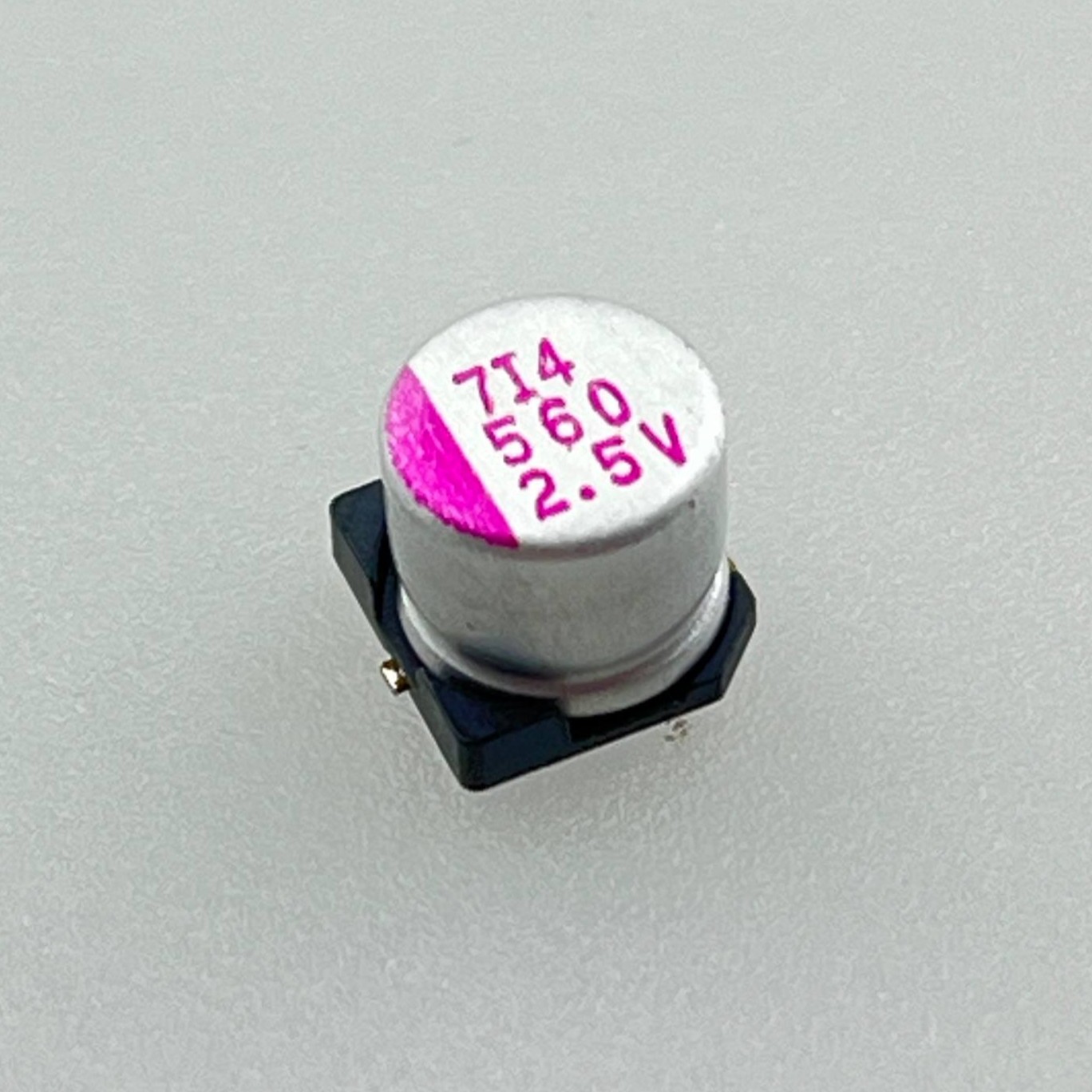 capacitor-2.5v-560uf-electrolytic-smd-2.jpg خازن الکترولیت 560 میکرو فاراد 2.5 ولت SMD - تصویر 1