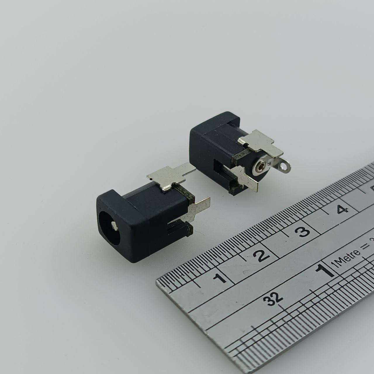 powe-jack-12v-type3 جک پاور آداپتوری رو بردی مدل 3 - تصویر 1