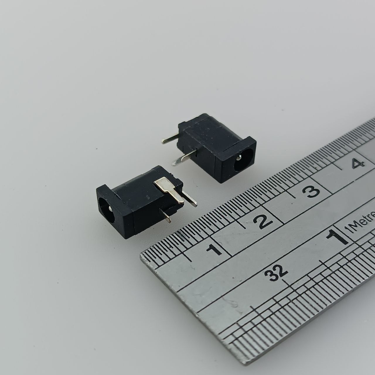 powe-jack-small-12v-type1 مینی جک پاور آداپتوری رو بردی - تصویر 1