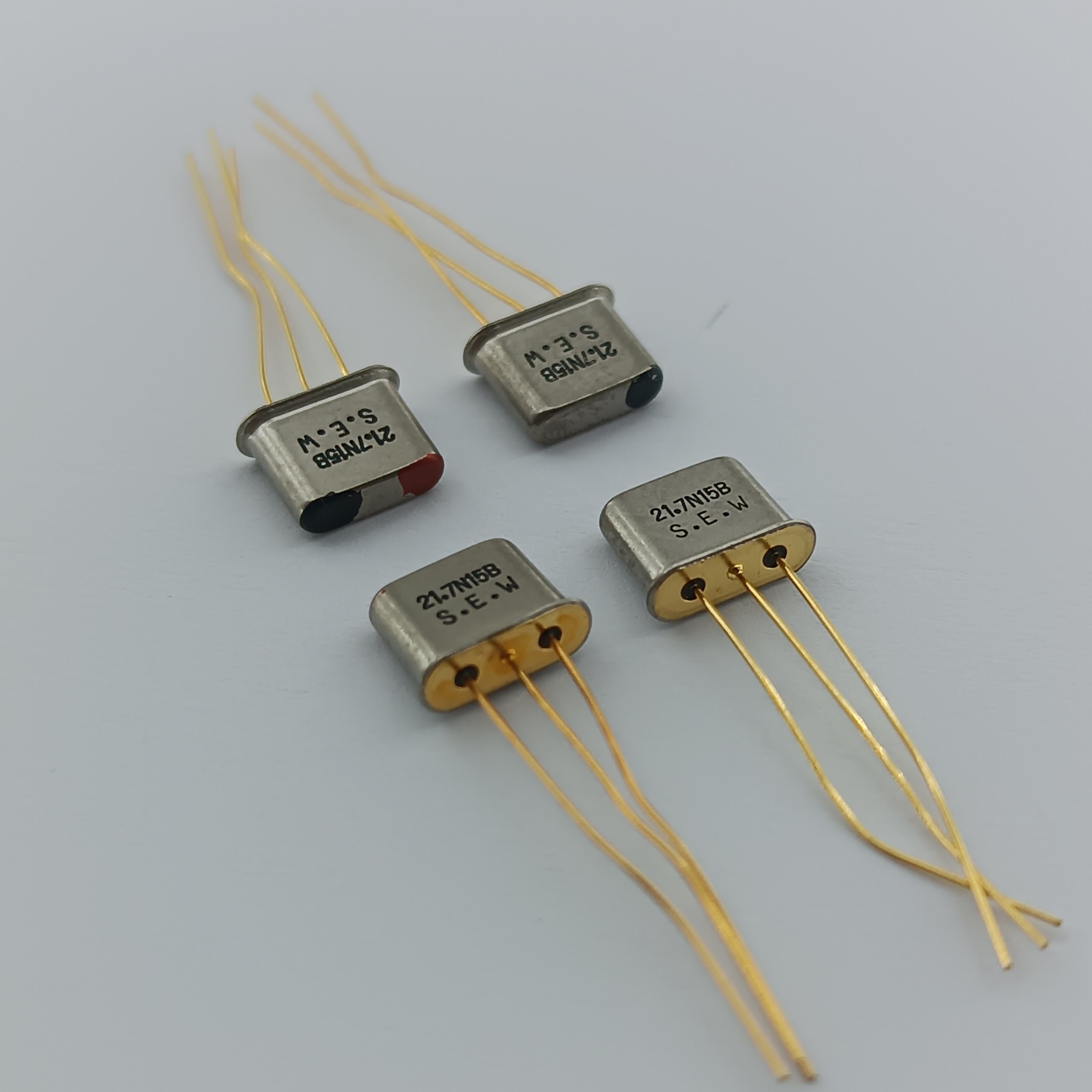 CERAMIC-RESONATOR-21.7MHz فیلتر 21.7 مگاهرتز ماکروفر (کریستالی) – جفتی - تصویر 1