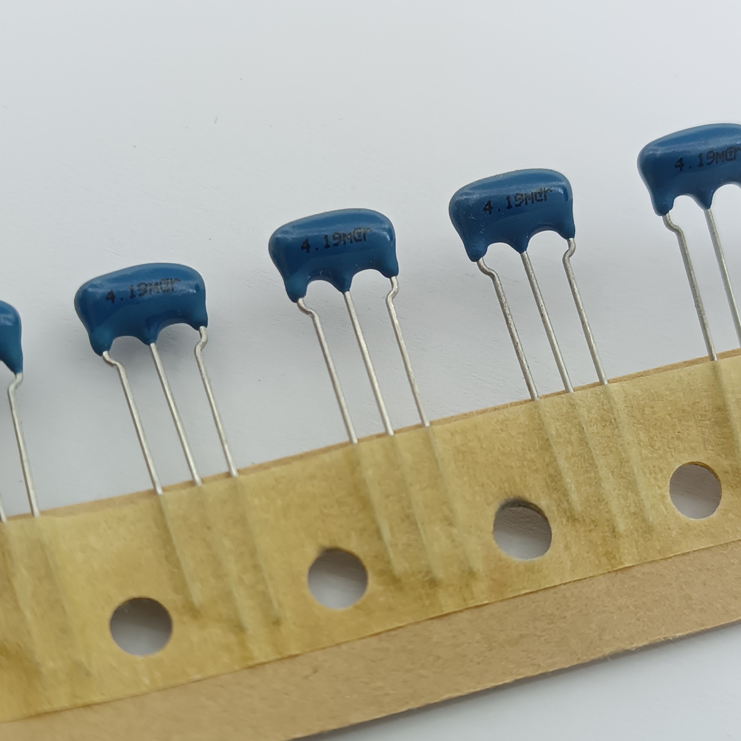 CERAMIC-RESONATOR-4.19MHz رزوناتور سرامیکی 4.19 مگاهرتز 18 پیکو فاراد - تصویر 1