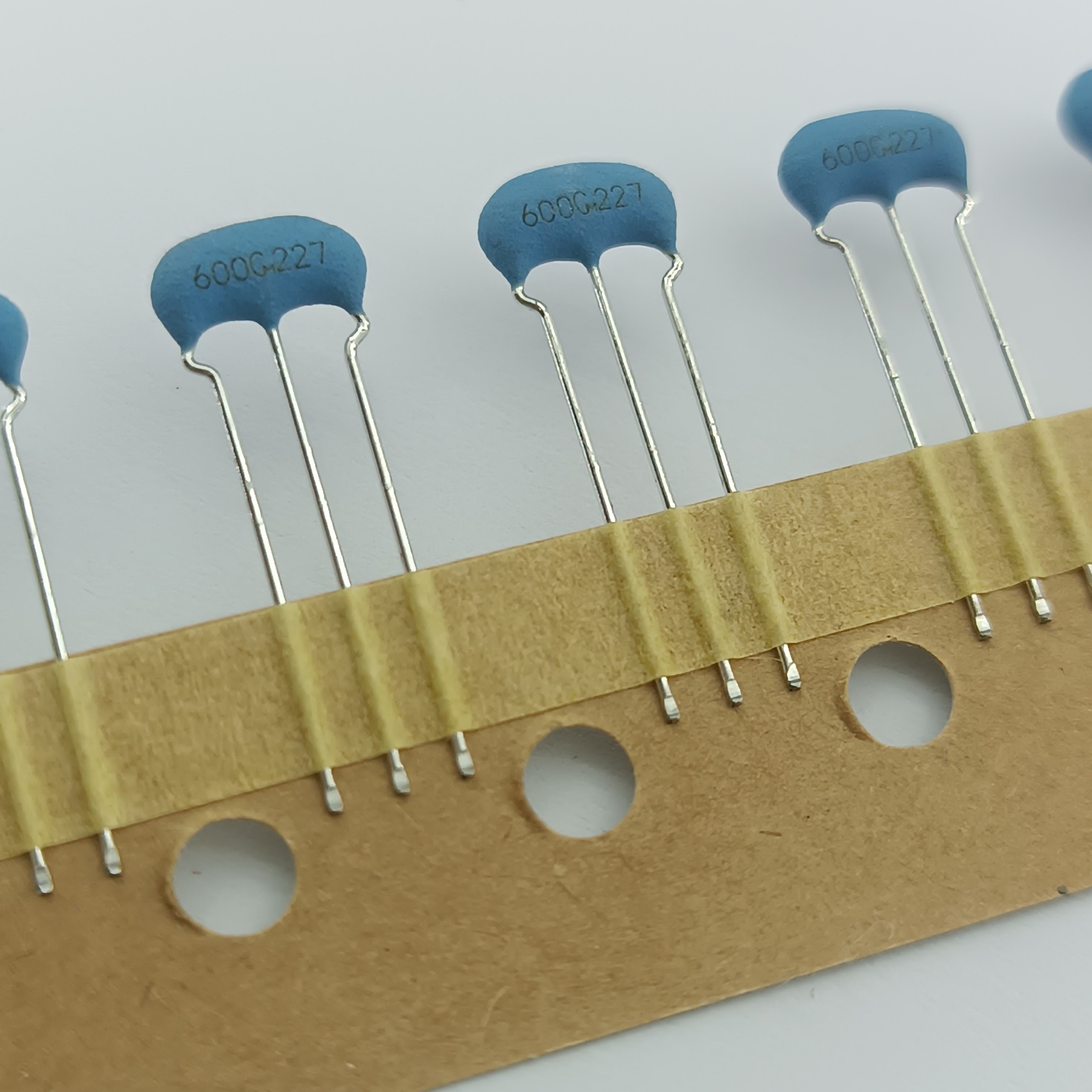 CERAMIC-RESONATOR-6.000MHz رزوناتور سرامیکی 6 مگاهرتز 15 پیکو فاراد - تصویر 1