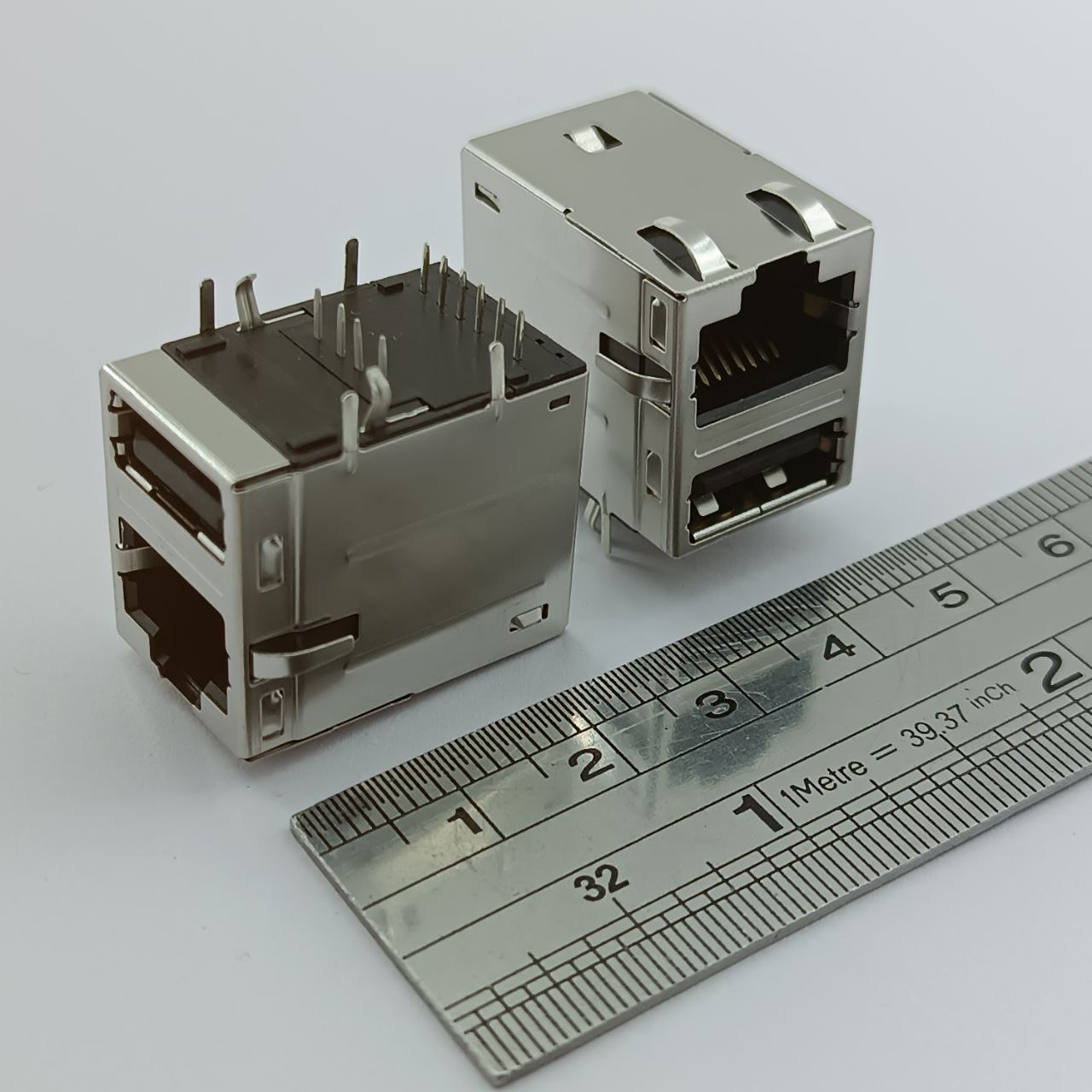 RG45-CONNECTOR-WITH-USB کانکتور مادگی شبکه 6 پین و USB 4 پین - تصویر 1